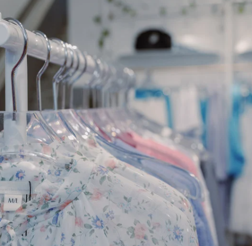 boutique avec cintres