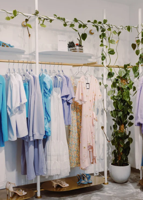 vêtements sur un dressing