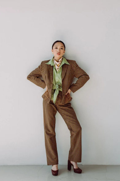 mode éthique - femme en costume